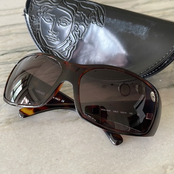 Vintage Versace women’s sunglasses - Picture 5 of 6